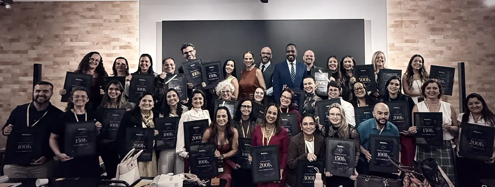 Premiação de alunas e alunos da formação de Cris Schumann